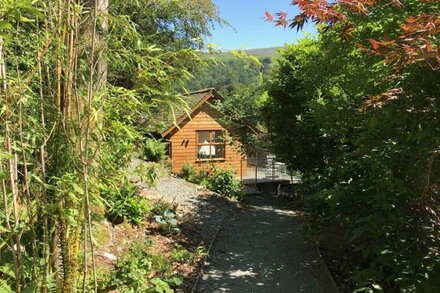 SPRING COTTAGE, pet friendly, luxury holiday cottage in Ambleside