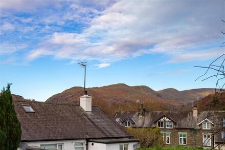 SUNSET COTTAGE, family friendly, with open fire in Ambleside