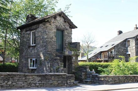 ALTAR END, pet friendly in Ambleside