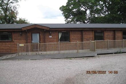 Log cabin with decked veranda, nestled in Kenwick Park, Louth