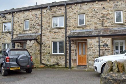 3 bedroom accommodation in Farnhill, near Skipton