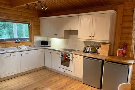 Log cabin with veranda, nestled in Kenwick Park, Louth