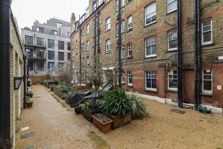 Charming Private Mews Apartment in Central London