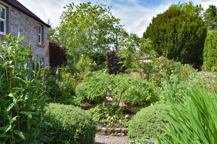 YEW TREE, character holiday cottage in Askham, Cumbria