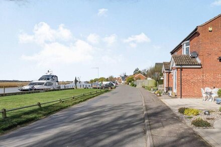 2 bedroom accommodation in Reedham