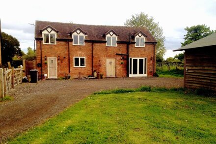 Detached 3-bed, 3 bath Barn In Burland, Nantwich, Family Friendly, Pets Welcome