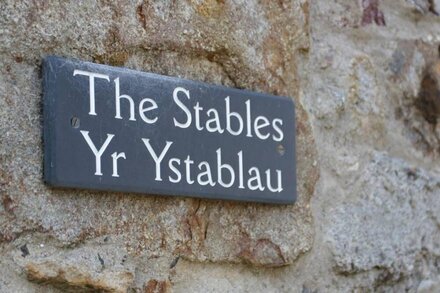 NO 2 THE STABLES, pet friendly, with open fire in Llannerch-Y-Medd