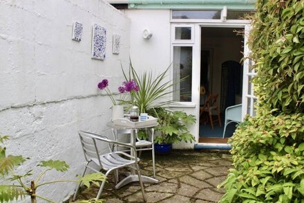 Valentine Cottage with beach hut - sleeps 4