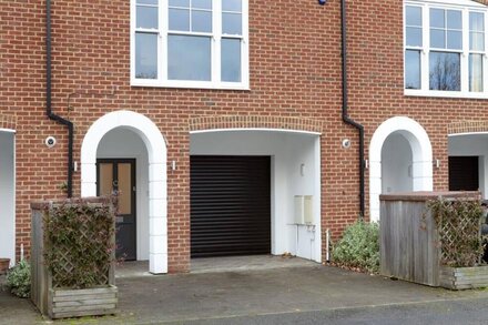 Stunning Central Windsor Town House