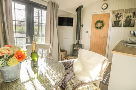 HIGH RIGG SHEPHERD'S DELIGHT, pet friendly in Brampton, Cumbria