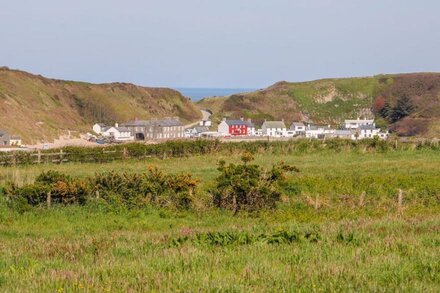 HAPPY DAZE, family friendly, country holiday cottage in Morfa Nefyn