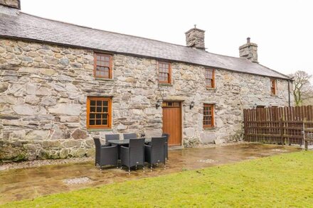 CWM YR AFON MAWR, pet friendly, country holiday cottage in Llanbedr