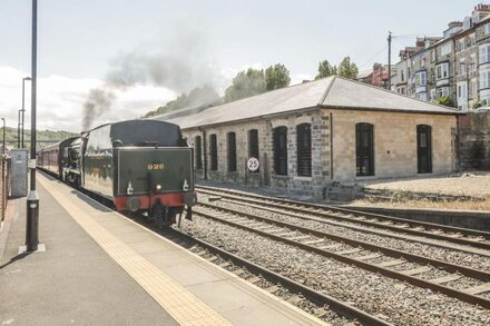 PREMIER, TRANSIT & LADY HILDA @ ENGINE SHED, romantic in Whitby