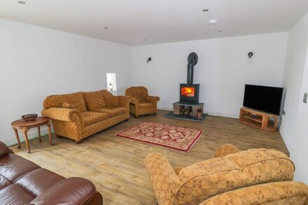 'SGUBOR, family friendly, character holiday cottage in Pentraeth