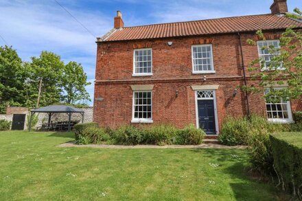 REIGHTON HOUSE, pet friendly, with open fire in Filey