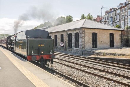 EVENING STAR @ ENGINE SHED, family friendly in Whitby