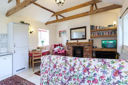 YORK, THORGANBY FARM COTTAGES,YORK /SELF CATERING ,FAMILY & PET FRIENDLY.PARKING