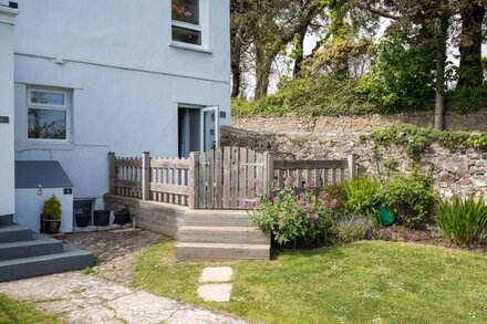 Caldey Island View - Sea Views, Log Burner, Close to Beach