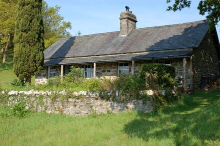 Secluded hill top cottage in the heart of Snowdonia National Park