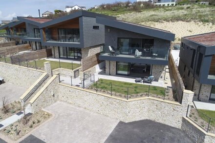 Stunning and stylish abode, close to the golden sands of Mawgan Porth beach