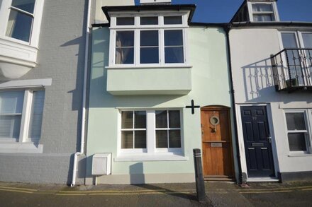 Harbour's Edge - Beautiful cottage located directly on Weymouth's harbourside.