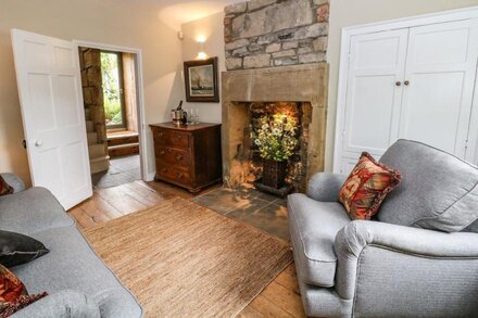 CHURCH COTTAGE, family friendly, luxury holiday cottage in Bakewell