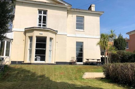 Large  Victorian Villa located in the heart of Torquay 5 minute walk from beach