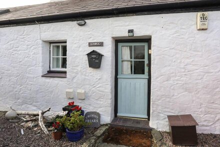 FRIARS, pet friendly, with open fire in Llanfair-Yn-Neubwll