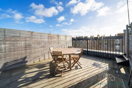 Elegant 2 bed Earl’s Court flat with roof terrace