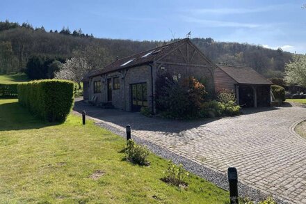 Secluded converted Barn nestled on the North slopes of the Mendips.