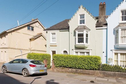 3 bedroom accommodation in 8A Devon Road