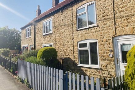 Cosy cottage, four miles from Lincoln city centre