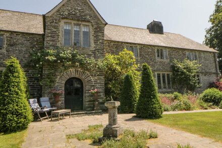 LEAT HOUSE AT SORTRIDGE MANOR, pet friendly in Horrabridge