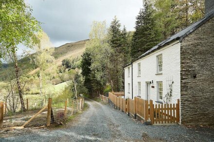 This charming and secluded cottage is the perfect retreat to enjoy nature