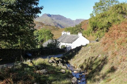 BROOKSIDE, pet friendly, character holiday cottage in Grizebeck