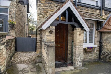 Gilly Cottage is located in the East Yorkshire picturesque village of South Cave of great historical