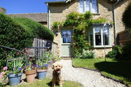 Charming Cotswold Cottage 5 min stroll from Bourton on the Water