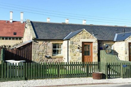 AVOCET COTTAGE - LUCKER STEADINGS, pet friendly in Lucker