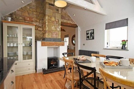 THE HEMMEL (BEADNELL), pet friendly, with open fire in Beadnell