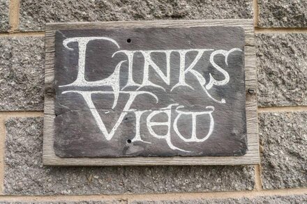 LINKS VIEW, pet friendly, with a garden in Embleton