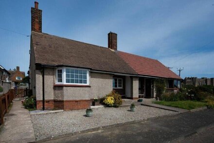 CASTLE VIEW (BAMBURGH), pet friendly in Bamburgh