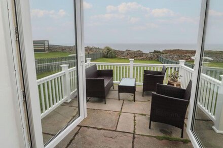 SOUTH COTTAGE (HOWICK), pet friendly, with a garden in Craster