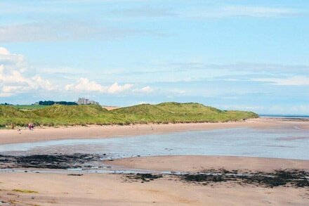 COASTAL HAVEN, pet friendly, country holiday cottage in Seahouses