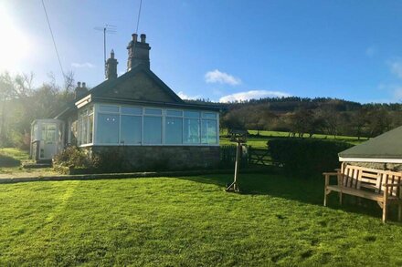 LEAZES COTTAGE, pet friendly, country holiday cottage in Rothbury