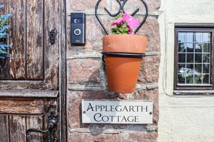 APPLEGARTH COTTAGE, family friendly, with open fire in Ipstones