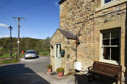 COQUET COTTAGE (WARKWORTH), pet friendly, with open fire in Warkworth