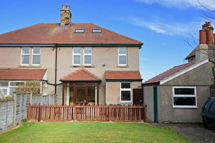 GLENAVON, pet friendly, country holiday cottage in Seahouses