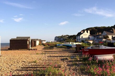 Coastal retreat, a stone's throw away from Kingsdown beach