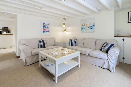 Characterful 2 Bed Cottage in the Brixham Harbour Bowl Mins From The Waters Edge