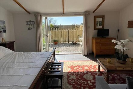 1-Bed luxury studio apartment in Tregony, Truro